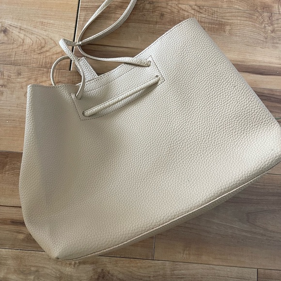 Elegant Cream Tote Bag - Picture 2 of 5